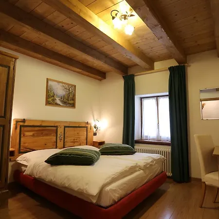 酒店 Centrale 上福尔尼